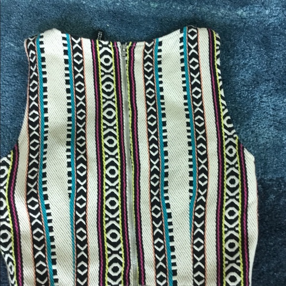 Twist front crop top aztec print - Picture 3 of 3